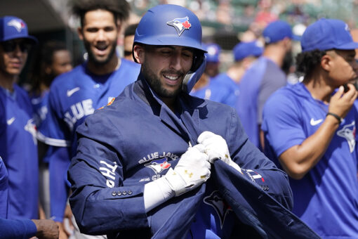 2 Jays homers enough for Berríos in 2-1 win over Tigers