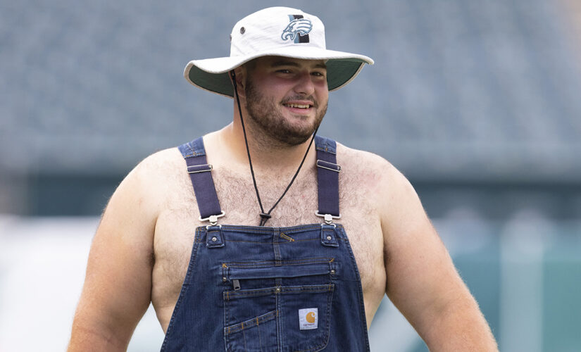 Eagles rookie Landon Dickerson stuns with pregame outfit