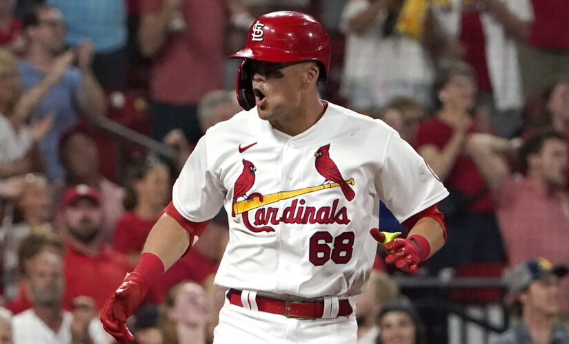 Cardinals avoid sweep, rally for 8-4 victory over Brewers