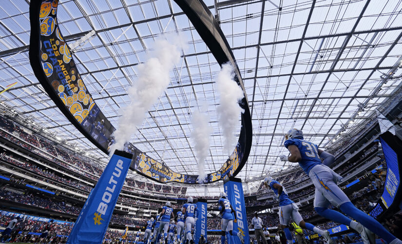 NFL, NFLPA spar over potential COVID vaccine mandate for players