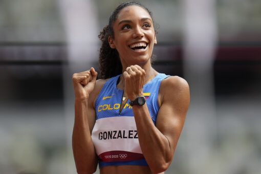 Melissa Gonzalez’s husband, Lions QB David Blough, goes wild as she sets new record in 400-meter hurdles