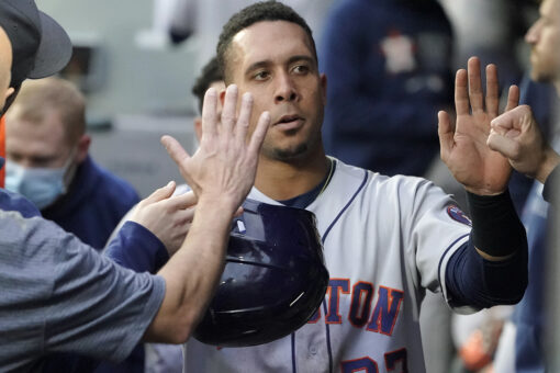 Astros rally late against former teammate, top Mariners 4-3