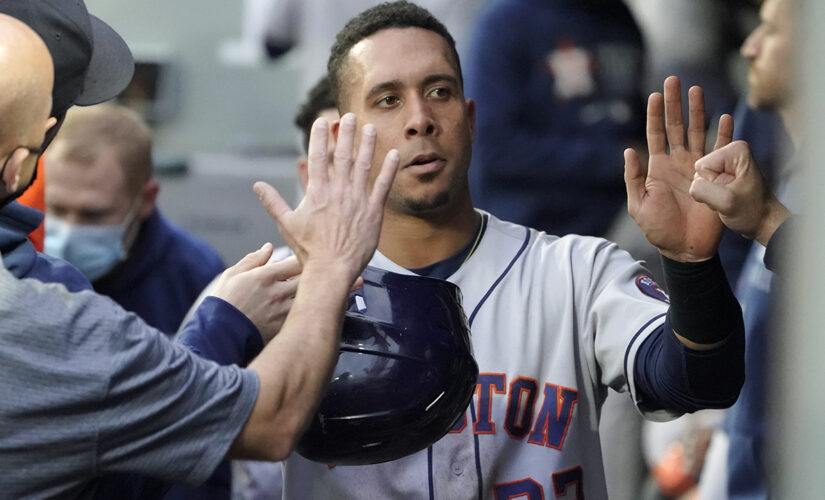 Astros rally late against former teammate, top Mariners 4-3