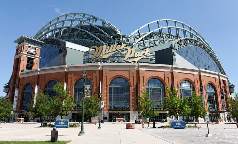 2 women get in heated concession stand brawl at Braves game