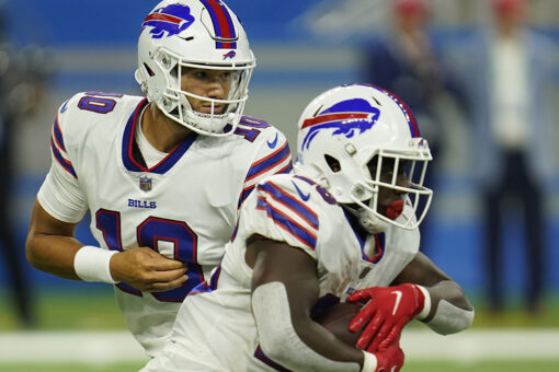 Mitchell Trubisky returns to Chicago as member of Bills, ex-teammate urges fans not to boo