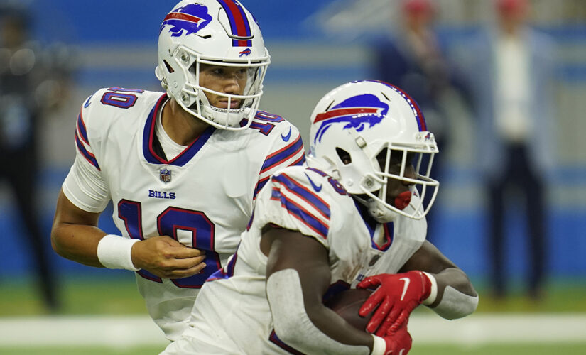 Mitchell Trubisky returns to Chicago as member of Bills, ex-teammate urges fans not to boo