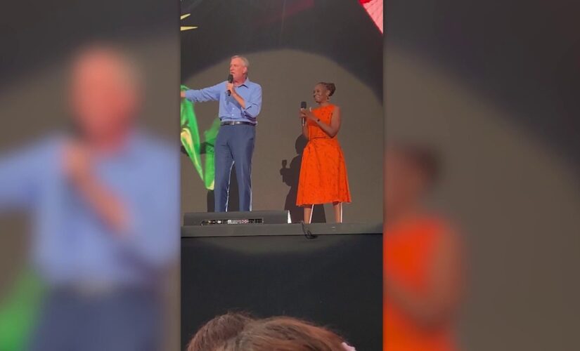 NYC Mayor de Blasio booed at concert cut short by Henri storms