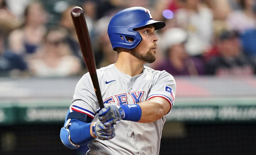 Lowe’s homer, 5 hits, 3 RBIs lead Rangers past Indians 7-3
