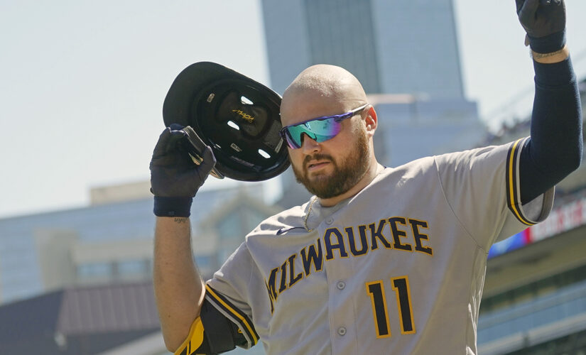 Tellez 3-run HR leads Brewers past Twins 6-2
