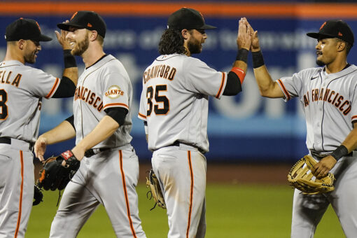 Giants turn 5 DPs, get Alonso with bags full to top Mets 3-2