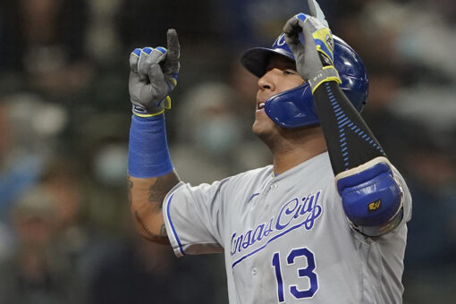 Perez hits 5th HR of road trip, Royals drop Mariners 6-4