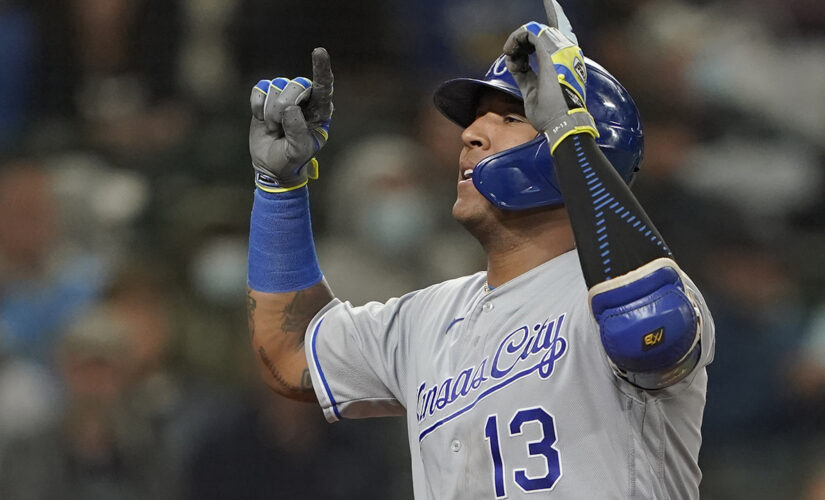 Perez hits 5th HR of road trip, Royals drop Mariners 6-4