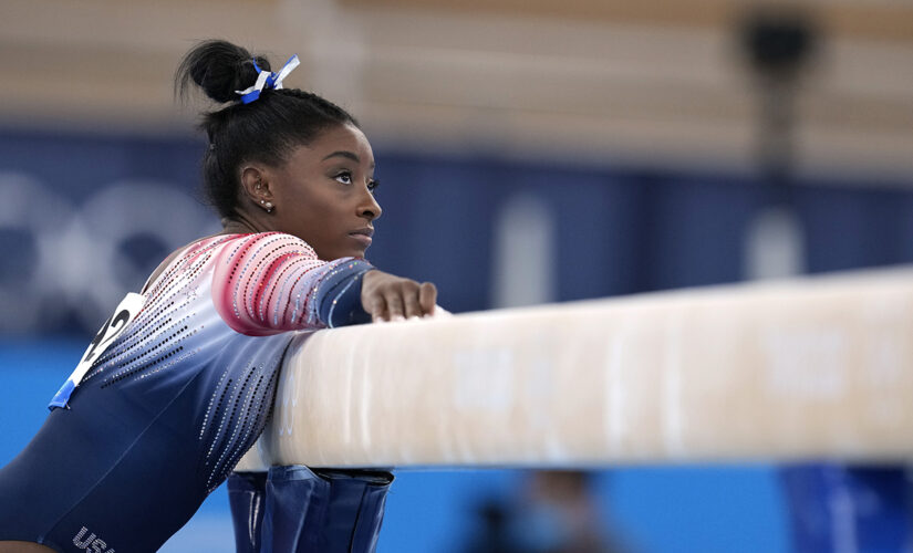 Simone Biles finishes Tokyo Olympics with bronze medal in balance beam