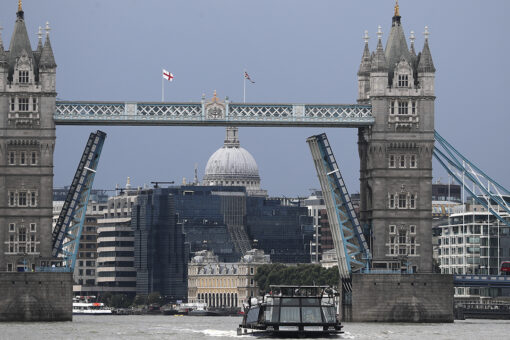 London’s Tower Bridge stuck open due to a technical fault