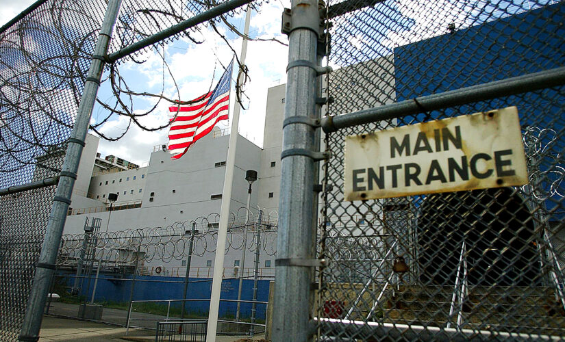 NYC Mayor de Blasio ‘criminally negligent’ for dangerous Rikers Island conditions, corrections union boss says