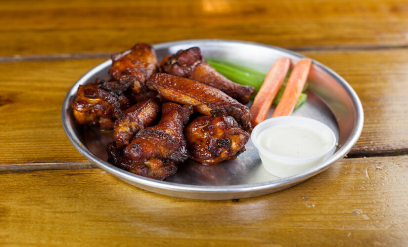 Crispy smoked chicken wings straight out of Nashville: Try the recipe