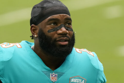 Cornerback Xavien Howard, Dolphins agree to restructured contract after trade demand