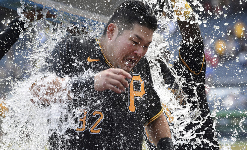 Tsutsugo hits game-ending homer, Pirates beat Cardinals 4-3