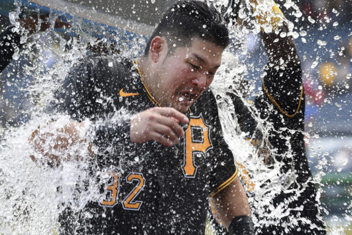 Tsutsugo hits game-ending homer, Pirates beat Cardinals 4-3