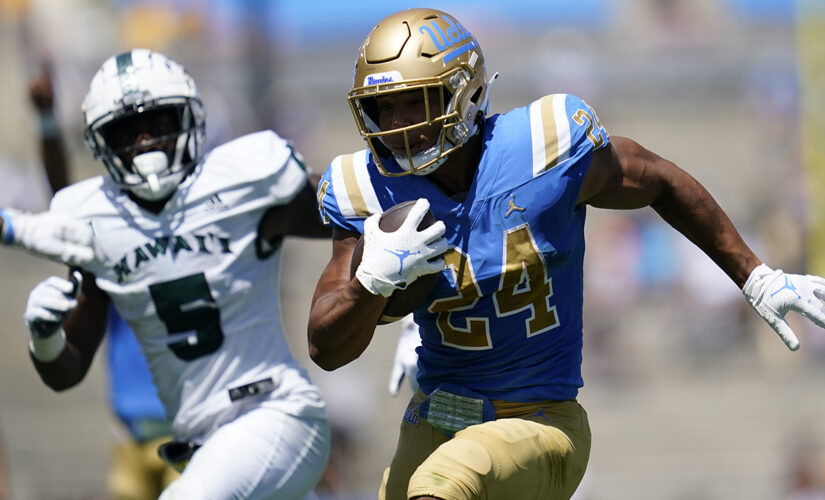 Charbonnet has 3 TDs in UCLA debut as Bruins rout Hawaii
