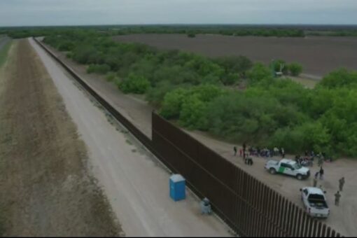 Texas authorities say multiple dead after van carrying suspected illegal immigrants crashes into pole