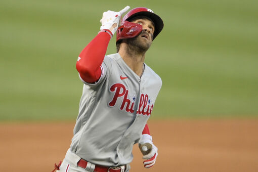 Harper homers, Phillies beat Nats 7-4 for 4th straight win