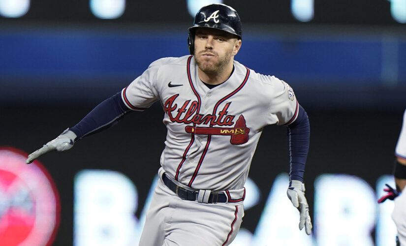 Freeman hits for 2nd career cycle, Braves sweep Marlins