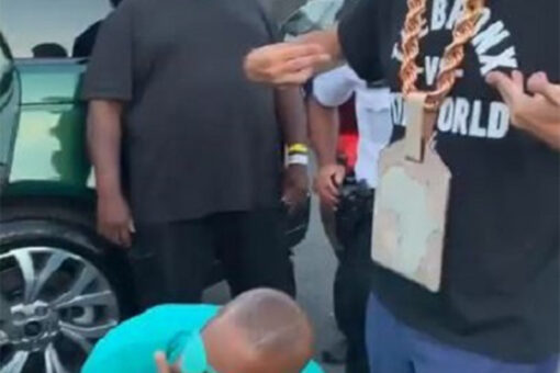 NYC Mayor de Blasio sports rapper Slick Rick’s chain on first night of hip hop shows across city