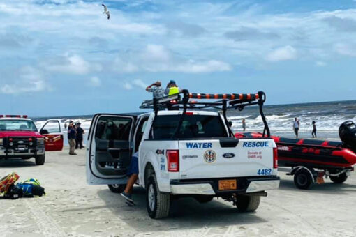 2 dead, 1 rescued in North Carolina rip tides