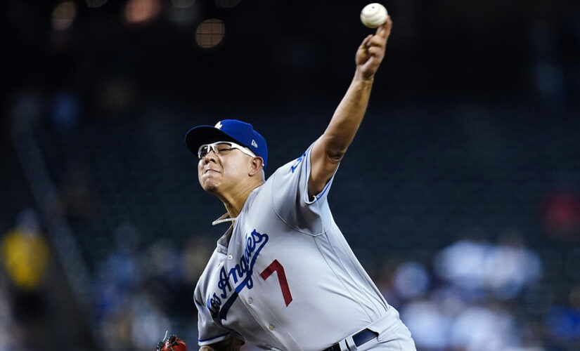 Seager 2 HRs, Urías, Dodgers win 100th, keep pace in NL West