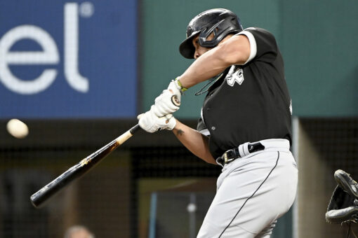Abreu, White Sox closer to AL Central title, beat Rangers