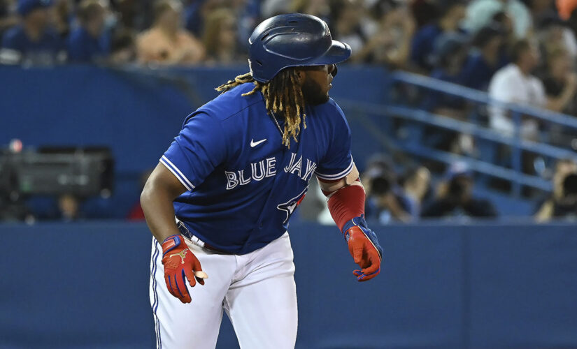 Guerrero hits 46th HR, but Twins hit 3 in row, top Blue Jays