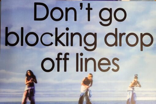 School PTA’s hilarious signs tell parents to keep the drop-off lines moving