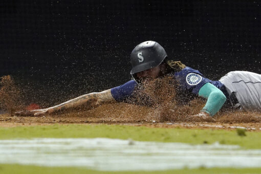 Mariners walk Ohtani in 9th, hold off Angels to keep pace