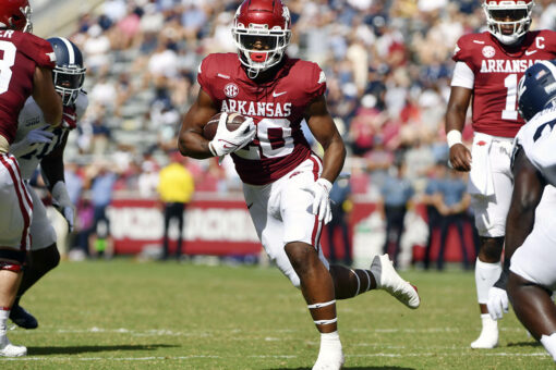 No. 20 Arkansas smashes Georgia Southern, 45-10