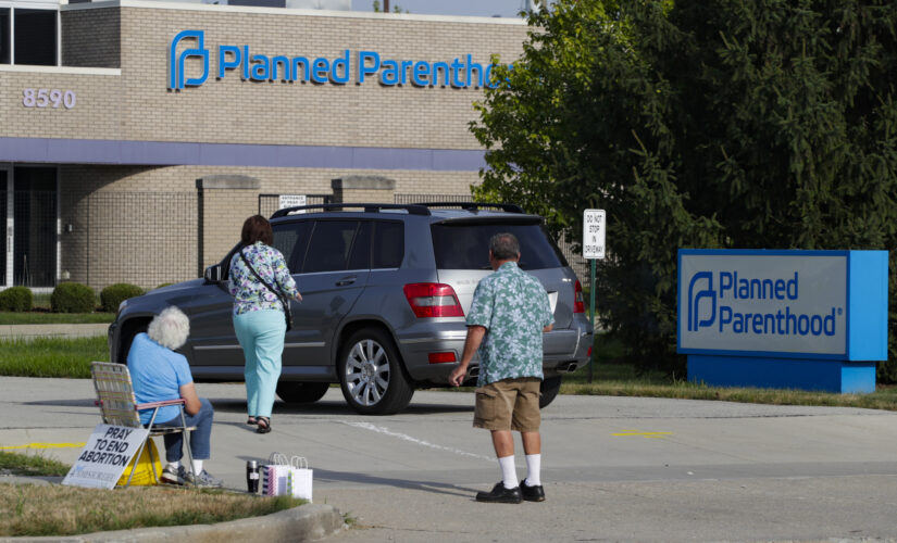 HHS announces new actions to ‘bolster access’ to abortions in Texas after restrictive law