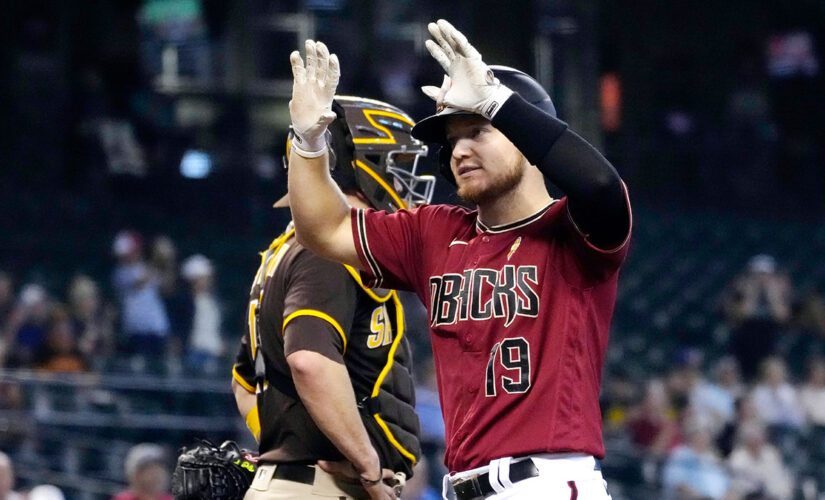 Diamondbacks pound Darvish with 6-run 3rd, beat Padres 8-3