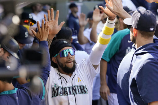 Mariners silence Houston bats again for 1-0 victory