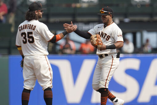 Giants beat Brewers 5-1, move into 1st-place tie