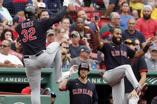 Indians homer in 19th straight; beat Sox 11-5