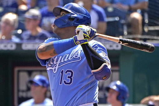 Singer, Perez lead Royals to 6-0 win over White Sox