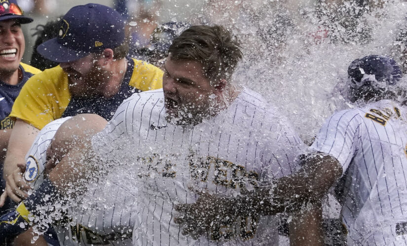 Vogelbach slam in 9th caps comeback, Brewers shock Cards 6-5