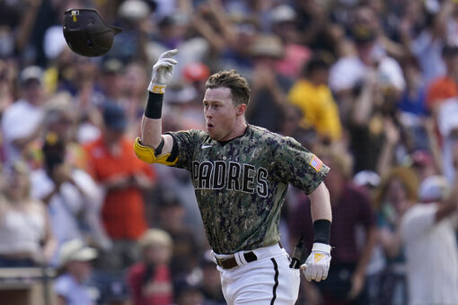Cronenworth homers in 9th, Padres win; Stanek, Astros tumble