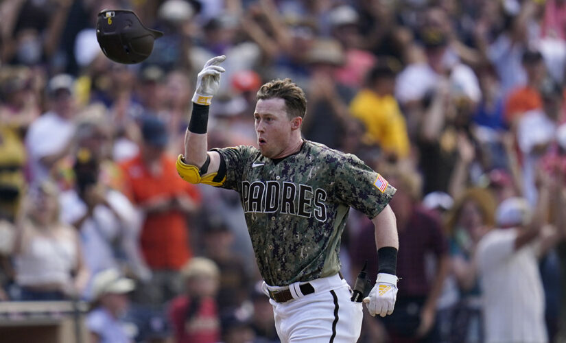 Cronenworth homers in 9th, Padres win; Stanek, Astros tumble