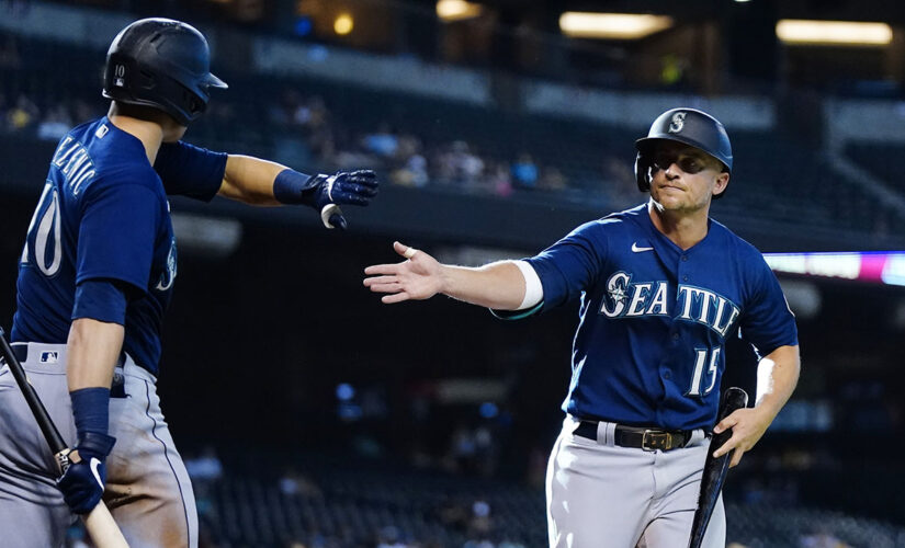 Seager’s double keys 11th inning rally, Mariners top D-backs