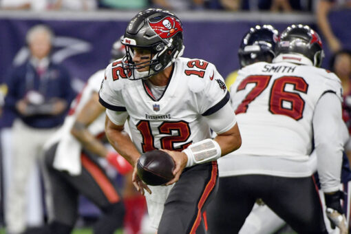Brady, Buccaneers begin defense of title against Cowboys