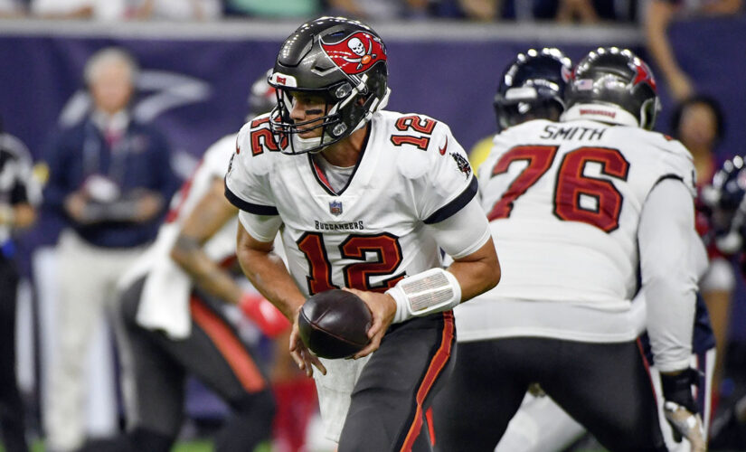 Brady, Buccaneers begin defense of title against Cowboys