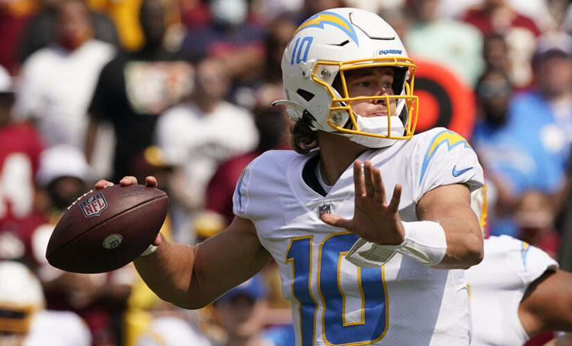 Herbert throws for 337 yards, Chargers beat Washington 20-16