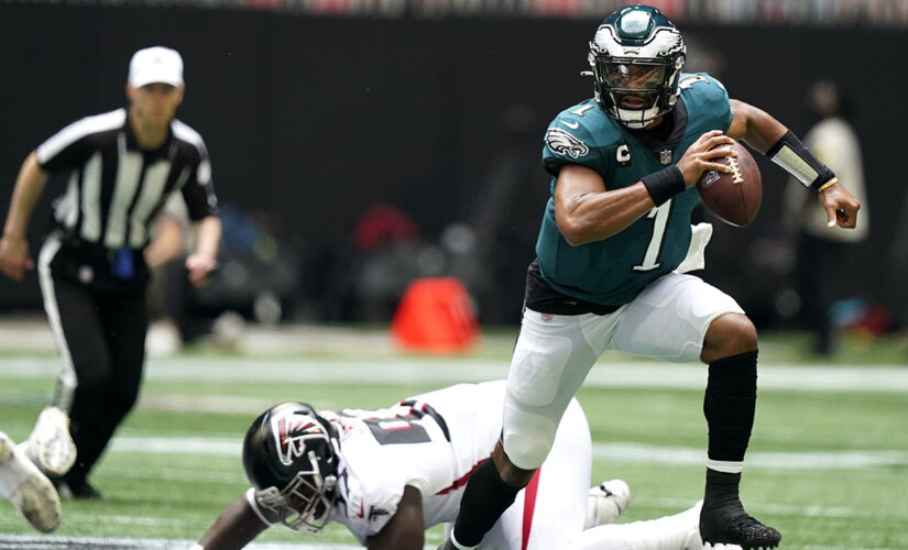 Hurts 3 TD passes, Smith scores, Eagles rout Falcons 32-6