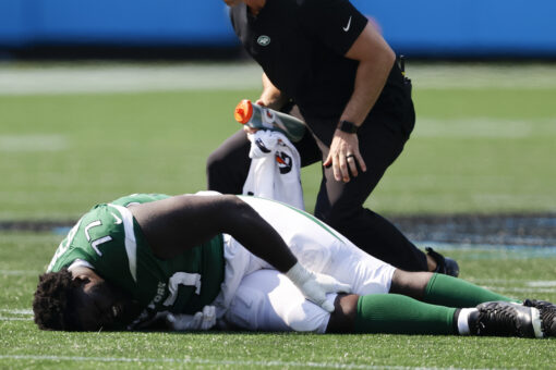 Jets’ Mekhi Becton carted off with knee injury against Panthers